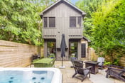 Modern Douglas Hideaway | Hot Tub & Patio