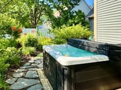Chic Escape  w/ Courtyard, Game Lounge, Hot Tub!