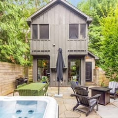 Douglas Hideaway | Modern home w/ Hot Tub & Patio