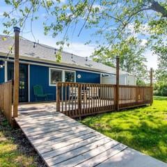 Spacious 4BR Fennville Farmhouse w/ Pool Table