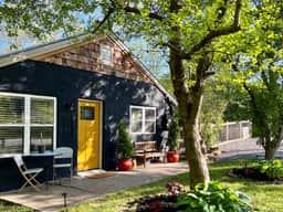 Creekside Cottage w/ Hot Tub near Asheville center