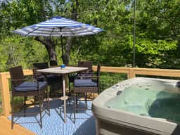 Creekside Cottage w/ Hot Tub near Asheville center