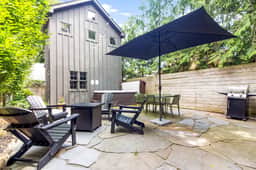 Douglas Hideaway | Modern home w/ Hot Tub & Patio
