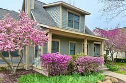 Chic Escape  w/ Courtyard, Game Lounge, Hot Tub!