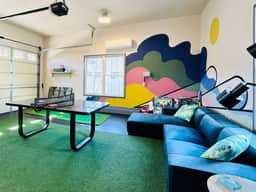Chic Escape  w/ Courtyard, Game Lounge, Hot Tub!