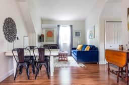 Bright 1-BR Apartment in Downtown Douglas