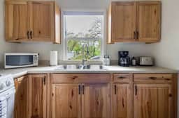 Bright 1-BR Apartment in Downtown Douglas