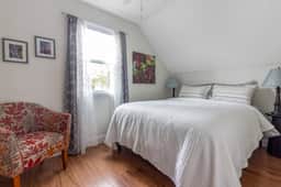 Bright 1-BR Apartment in Downtown Douglas