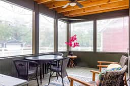 Marigold & Poppy | Group-Friendly Douglas Retreat