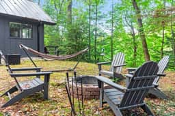 Stylish Bungalow near Saugatuck