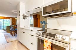 Stylish Bungalow near Saugatuck