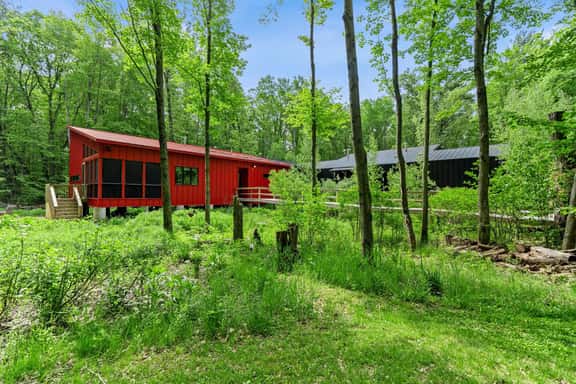 Luxury, Modern Private Estate on 5 Acres - Image 1