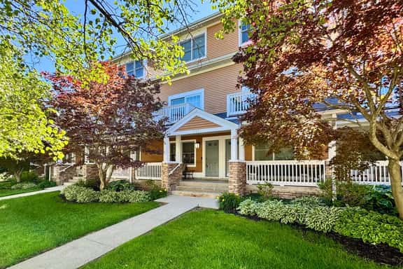 Watermark | 3BR Retreat | Balcony | Fireplace - Image 1