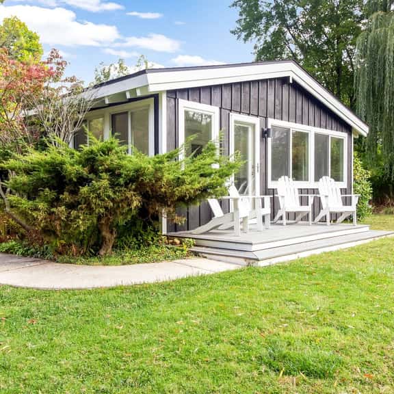 Cozy Oasis | Sunroom | Steps to the Beach - Image 1