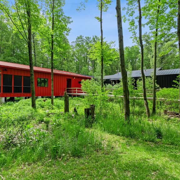 Luxury, Modern Private Estate on 5 Acres - Image 1