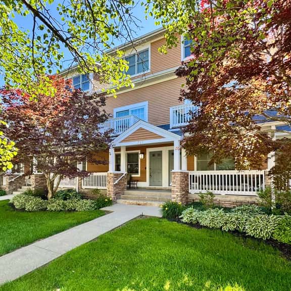 Watermark | 3BR Retreat | Balcony | Fireplace - Image 1