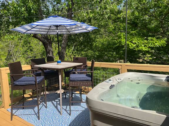 Creekside Cottage w/ Hot Tub near Asheville center