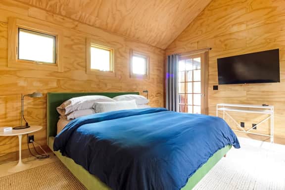 Douglas Hideaway | Modern home w/ Hot Tub & Patio