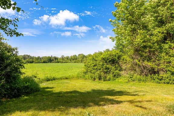 Spacious 4BR Fennville Farmhouse w/ Pool Table
