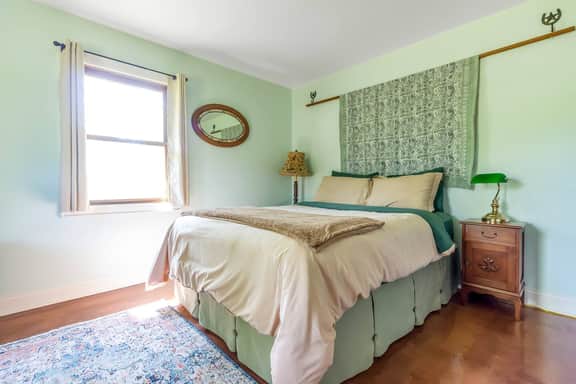Spacious 4BR Fennville Farmhouse w/ Pool Table