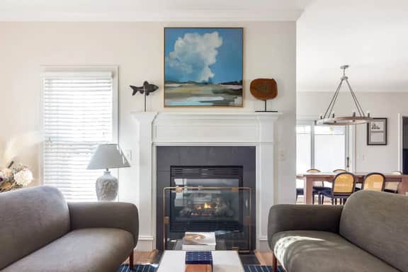 Chic Escape  w/ Courtyard, Game Lounge, Hot Tub!