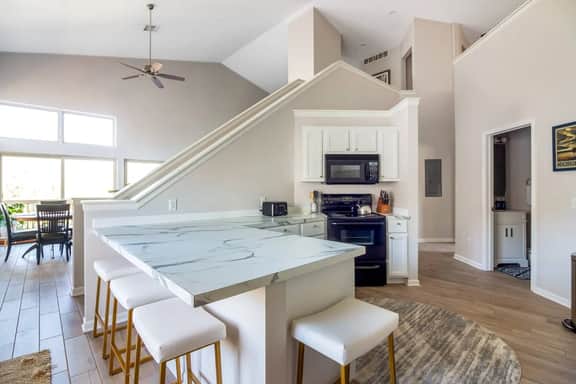 Contemporary Downtown Loft | Walk Everywhere!