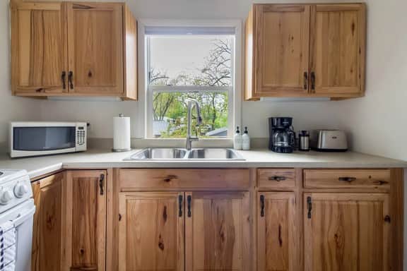 Bright 1-BR Apartment in Downtown Douglas