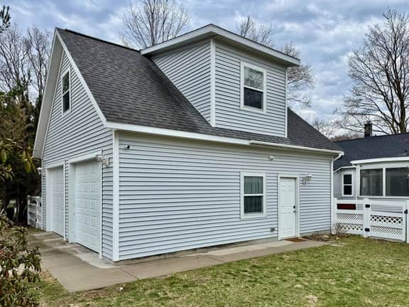 Bright 1-BR Apartment in Downtown Douglas