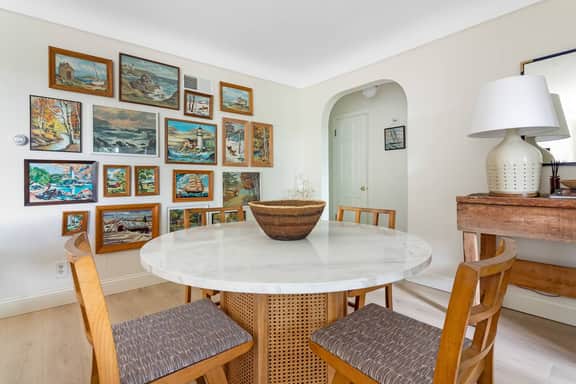 New Listing! Stylish Country Escape in Fennville