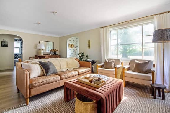New Listing! Stylish Country Escape in Fennville