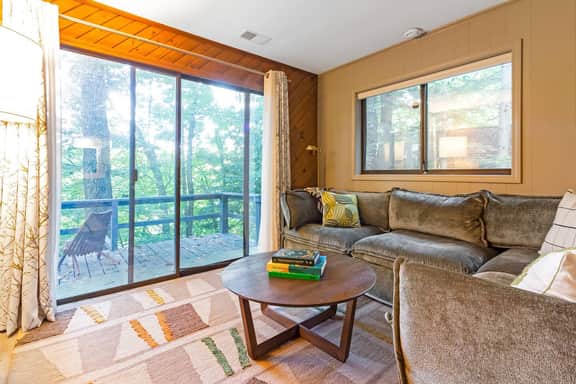 Stylish Bungalow near Saugatuck