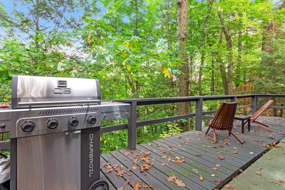 Stylish Bungalow near Saugatuck