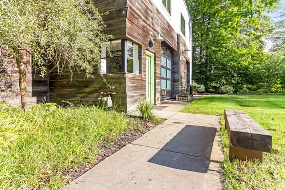 New Listing! Roan & Black Estate