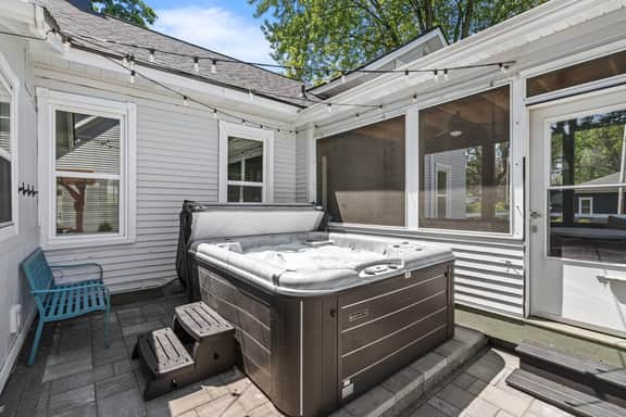Renovated 1871 Chestnut House | Hot Tub & Fire Pit