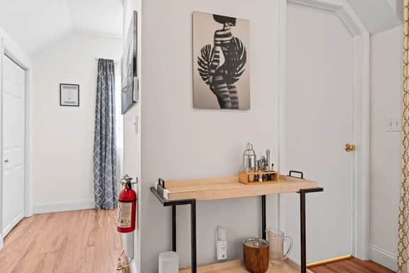 Bright 1-BR Apartment in Downtown Douglas