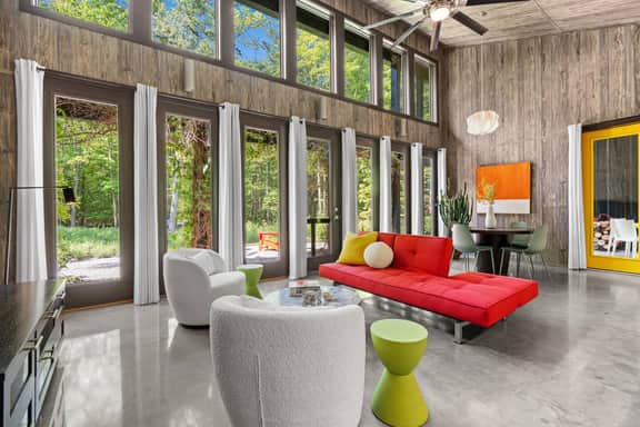 Luxury, Modern Private Estate on 5 Acres - Image 2