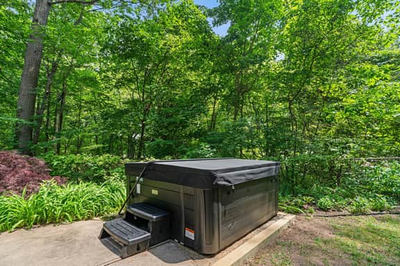Secluded Mid-Century Haven | Hot Tub & Fire Pit