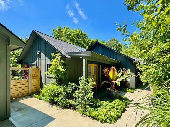 Bohemian Retreat w/ Fenced Garden