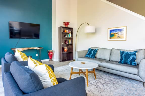 Contemporary Downtown Loft | Walk Everywhere!