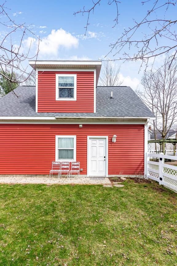 Bright 1-BR Apartment in Downtown Douglas