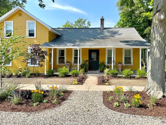 Marigold & Poppy | Group-Friendly Douglas Retreat
