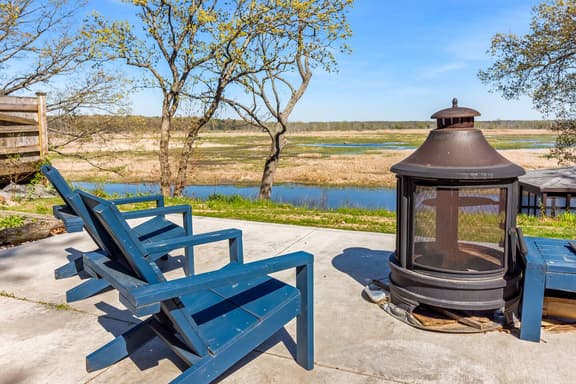 Cozy Cottage | Water Views w/ Hot Tub & Sauna